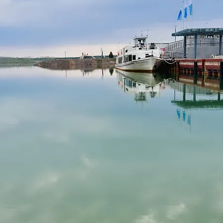 Gehobene Auszeit In - Ausgestattete - Nur 500m Bis Zum Hafen Zwenkau